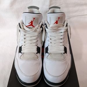 Air Jordan 4 Retro "White Cement Grey."